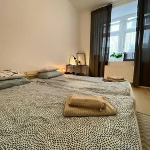  Apartment Altbauzauber